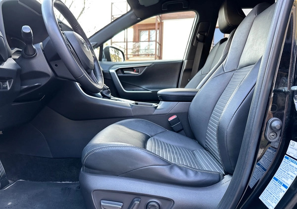 Toyota RAV4 cena 163000 przebieg: 68000, rok produkcji 2021 z Sopot małe 301